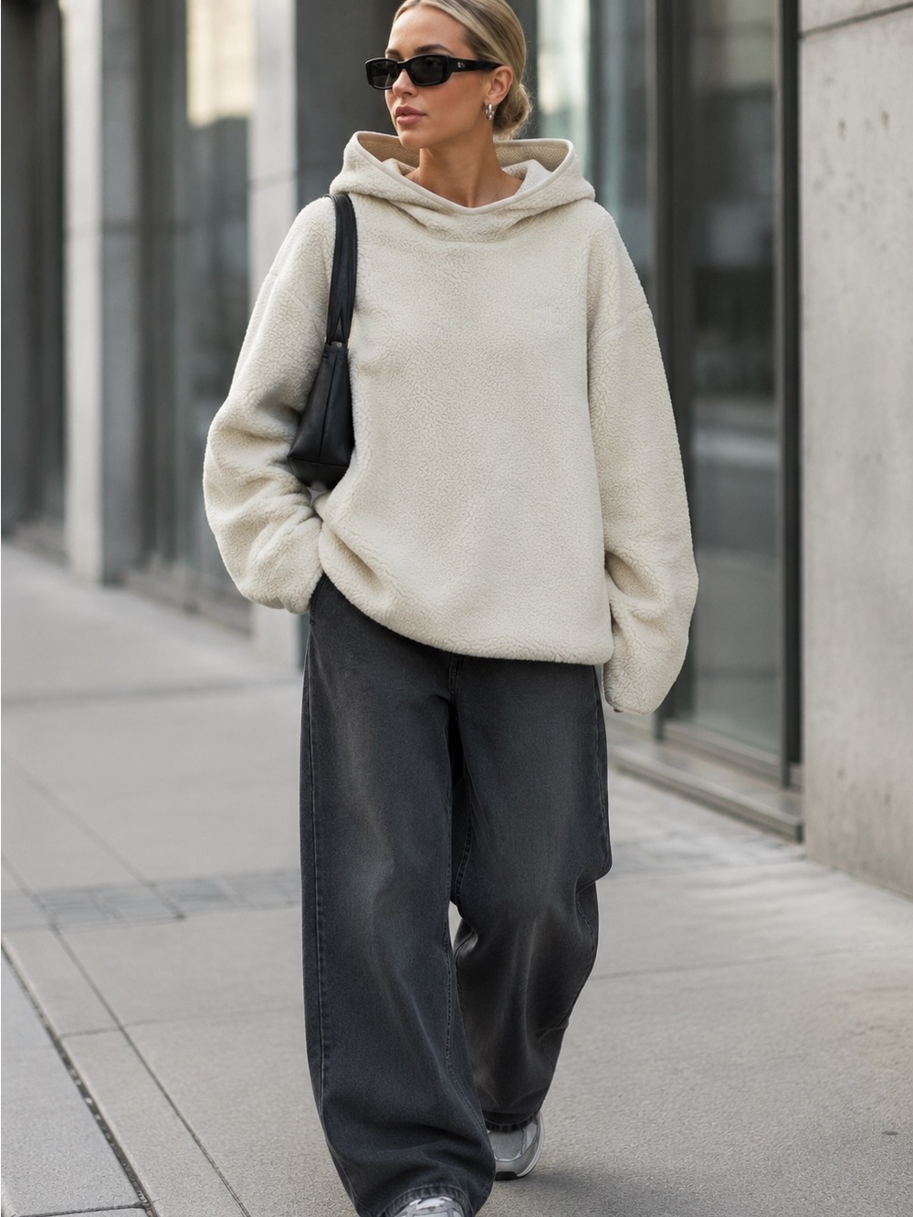 Aritzia TNA polartec tundra hoodie size L (NEW)